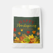 Frohes Erntedankfest Bunte Blätter auf Holz Geschenktütchen (Vorderseite)