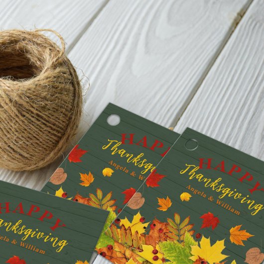 Frohes Erntedankfest farbenfrohe Blätter auf Holz Geschenkanhänger