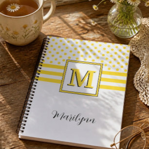 Frohes Gelbes Monogramm Name Polka Punkt Streifen Notizblock