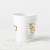 Frohes Neujahr Tasse, Tasse 2023, Gold und Weiße T (Vorderseite)