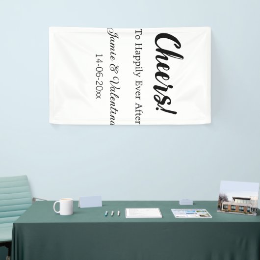 Fröhlich nach dem Hinzufügen von Paarnamendatum Banner (Messeveranstaltung)