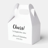 Fröhlich nach dem Hinzufügen von Paarnamendatum Geschenkschachtel (Rückseite)