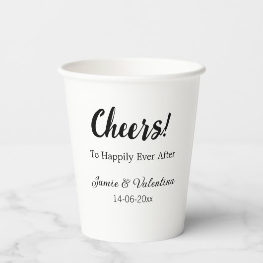 Fröhlich nach dem Hinzufügen von Paarnamendatum Pappbecher (Rückseite)