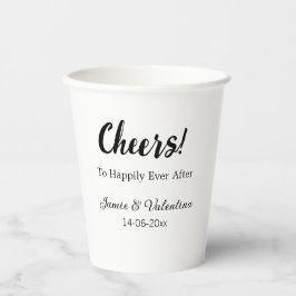 Fröhlich nach dem Hinzufügen von Paarnamendatum Pappbecher