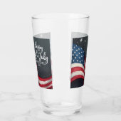 Fröhliche 4. Juli Vintage-Flaggen-Illustrationskun Glas (Links)