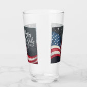 Fröhliche 4. Juli Vintage-Flaggen-Illustrationskun Glas (Rechts)