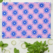 fröhliche blaue Sterne auf rosa Handtuch (Gefaltet)