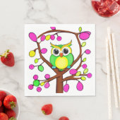 Fröhliche Eule in einem mehrfarbigen Baum Serviette (Beispiel)