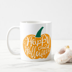 Fröhliche Halloween-Beschriftung auf ausgehöhltem Kaffeetasse