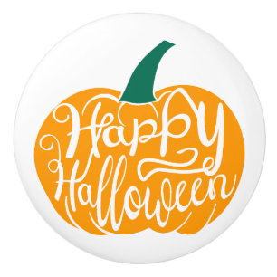 Fröhliche Halloween-Schrift auf geschnitztem Kürbi Keramikknauf