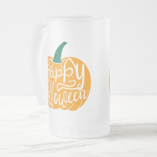 Fröhliche Halloween-Schrift auf geschnitztem Kürbi Mattglas Bierglas (Vorderseite Links)