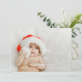 Fröhliche kleine Weihnachtsgeburtsankündigung Einladung (Stehend Vorderseite)