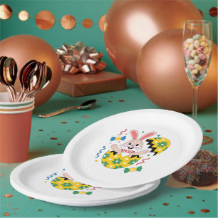 Fröhliche Osterparty-Hase springt aus dem Ei herau Pappteller