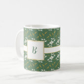 Fröhliche Regal Floral Green Monogram Kaffeetasse (Vorderseite Links)