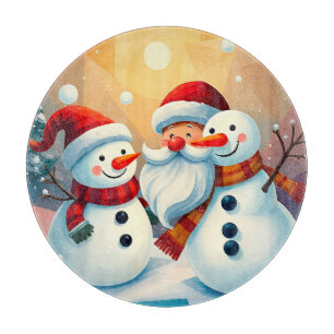 Fröhliche Schneemänner und Santa Claus beim Feiern Schneidebrett