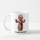 Fröhliche Senior Citizen in einer gemütlichen Robe Kaffeetasse (Links)