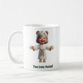 Fröhliche Senior Citizen in einer gemütlichen Robe Kaffeetasse (Links)