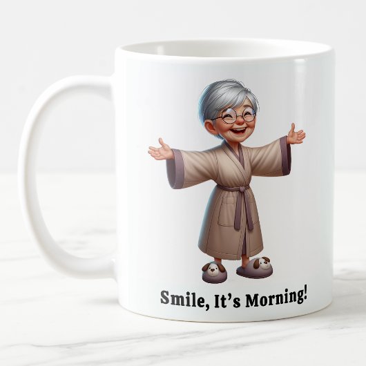 Fröhliche Senior Citizen in einer gemütlichen Robe Kaffeetasse