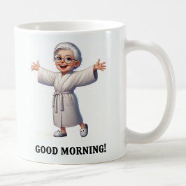 Fröhliche Senior Citizen in einer gemütlichen Robe Kaffeetasse