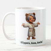 Fröhliche Senior Citizen in einer gemütlichen Robe Kaffeetasse