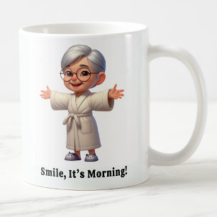 Fröhliche Senior Citizen in einer gemütlichen Robe Kaffeetasse