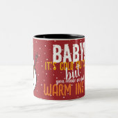 Fröhliche Snowman-Tasse - Winterwärme verteilen Zweifarbige Tasse (Mittel)