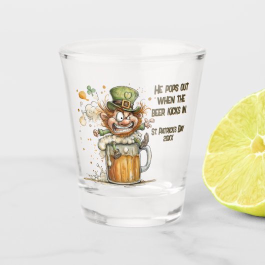 Fröhliche St. Patrick's Day Leprechaun Kunst Schnapsglas (Vorderseite)