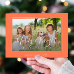 Fröhliche und helle 4 Foto moderne WeihnachtsAprik Feiertagskarte<br><div class="desc">Elegante einfache Mini-Aprikose und weiße 4 benutzerdefinierte Fotos Familie "Merry and Bright together" Skript (Overlay Text Template) Urlaubskarte Vorlage.                        Einfach mit Ihren Bildern,  Texten,  Familiennamen und Ihren Wünschen auf beiden Seiten personalisieren!</div>