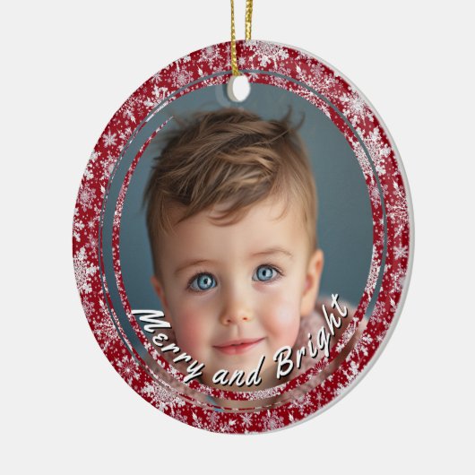 Fröhliche und helle Schneeflocken Rotes Foto für k Keramik Ornament (Links)