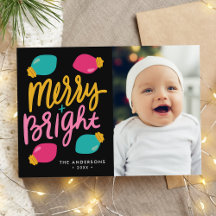 Fröhliche und helle Weihnachtsbeleuchtung Foto