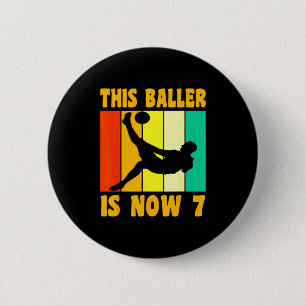 Fröhlicher 7. Geburtstag 7 Jahre alte Vintage-Fußb Button