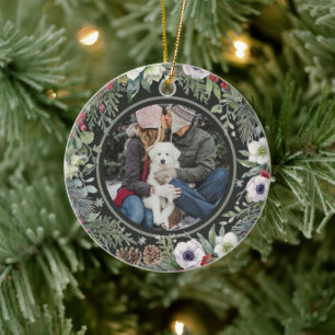 Fröhlicher botanischer Weihnachtsbogen mit persönl Keramik Ornament