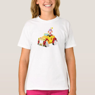 Fröhlicher Clown fährt ein wunderliches gelbes Aut T-Shirt