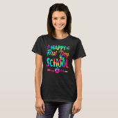 Fröhlicher erster Schultag Tie-Dye-Schüler und Tee (Vorne ganz)