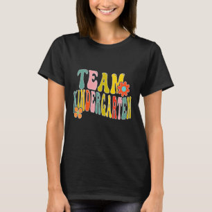 Fröhlicher erster Tag im Kindergarten Squad Lehrer T-Shirt