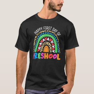 Fröhlicher erster Tag im Regenbogen-Leoparden-Kind T-Shirt