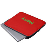 Fröhlicher grüner Name auf Rot Laptopschutzhülle (Vorne Knopf)