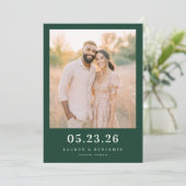 Fröhlicher grüner rustikaler Foto Save The Date (Stehend Vorderseite)