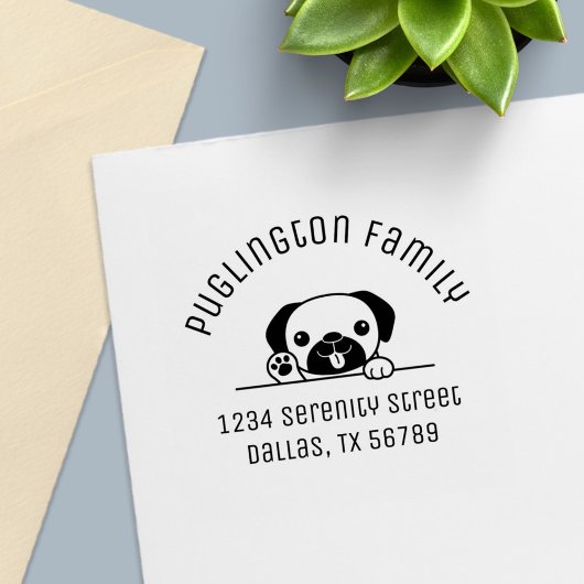 Fröhlicher Mops Dog Peeking Arch-Adresse Permastempel