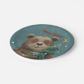 Fröhlicher Niedlicher Bär umarmt Weihnachtsbaum Pappteller (Schrägansicht)