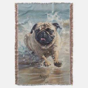 Fröhlicher Pug am Strand anpassbar Decke