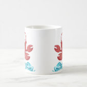 Fröhlicher roter Hummer aus stilisiertem Blau Kaffeetasse (Mittel)