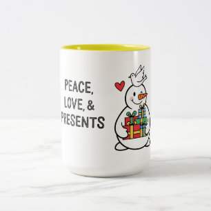 Fröhlicher Schneemann mit Geschenken Zweifarbige Tasse
