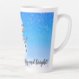 Fröhlicher und heller Schneemann mit blauem Himmel Milchtasse