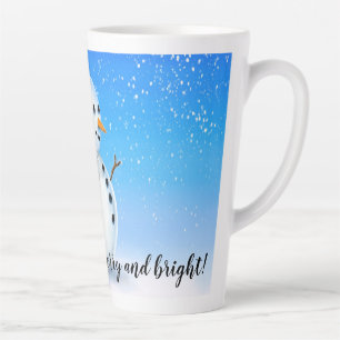 Fröhlicher und heller Schneemann mit blauem Himmel Milchtasse