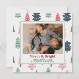 Fröhlicher und heller Weihnachtsbaum Feiertagskarte