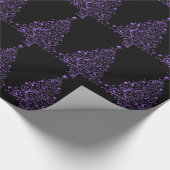 Fröhlicher Weihnachtsbaum hat schwarzes Geschenkpapier (Ecke)