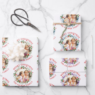 Fröhlicher Weihnachtskranz in rot-blauem lila Foto Geschenkpapier Set