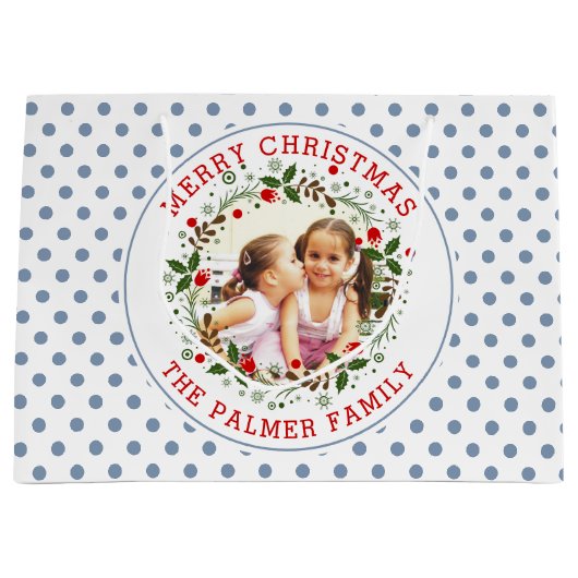 Fröhlicher Weihnachtskranz mit staubigen blauen Pu Große Geschenktüte (Vorderseite)