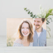 Fröhliches Beige Natürliches Foto Einladung (Stehend Vorderseite)